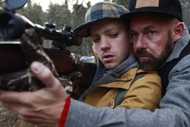 Un urs și puiul lui