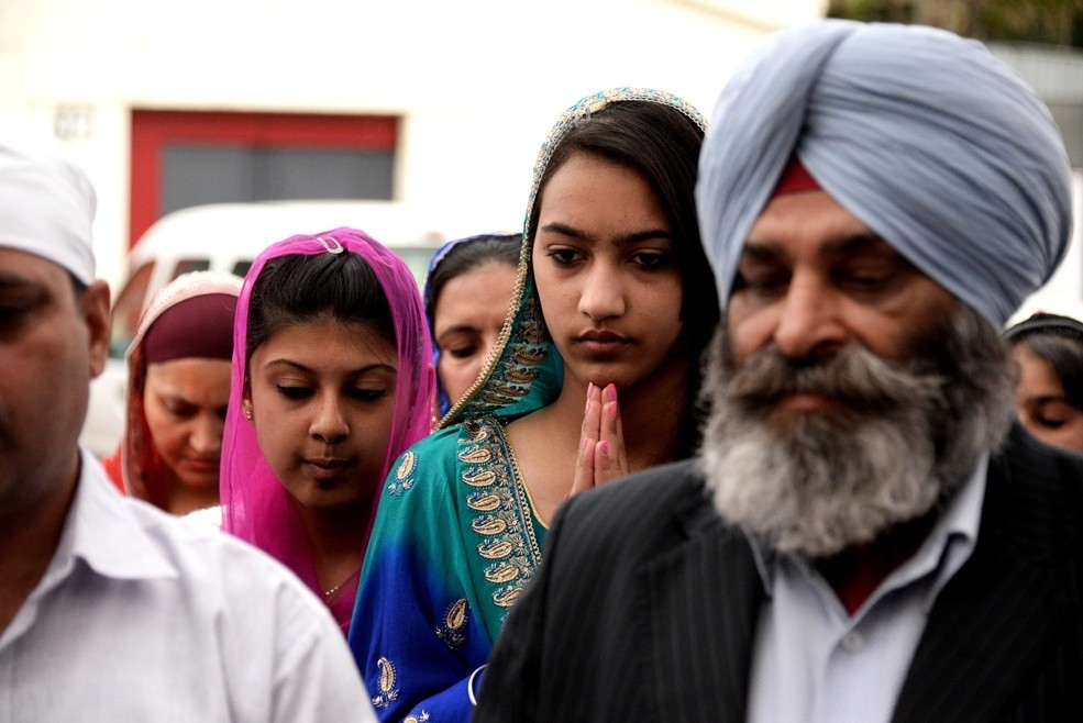 Οι Σιχ της Αθήνας Ζουν και Προσεύχονται στον Ταύρο