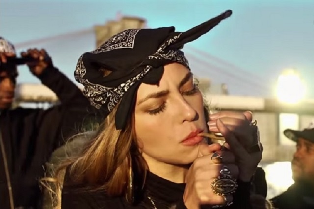 Wietrokende chicks in je video is een ding