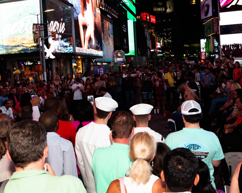 Photos of Sailors Taking Over the City During NYC’s Fleet Week