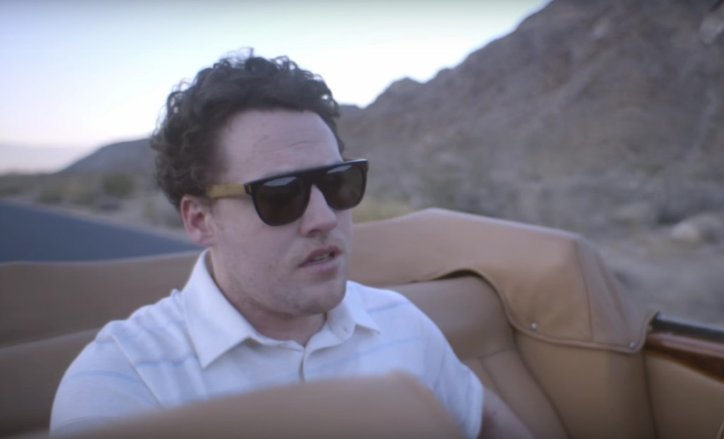 W podróży przez pustynię: zobacz nowy klip Metronomy “Night Owl”