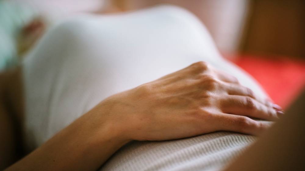 De ce durerile pre-menstruale pot fi atât de rele încât se confundă c-o boală psihică