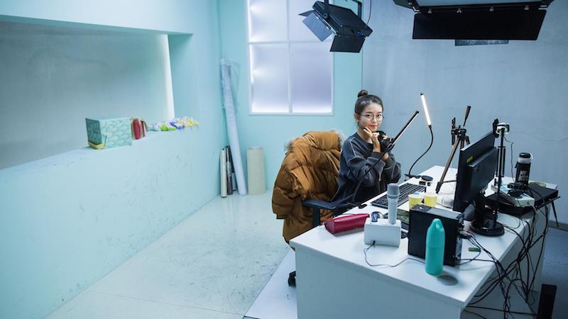 Dentro la più grande fabbrica di superstar del live-streaming della Cina