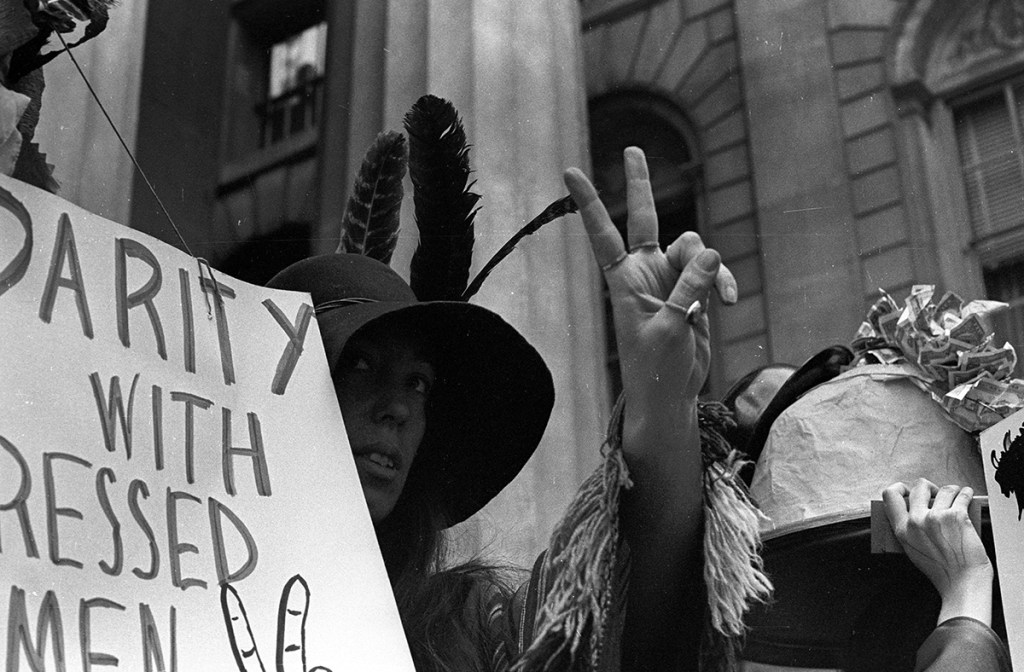 De feministische demonstranten die in de jaren zestig het patriarchaat beheksten