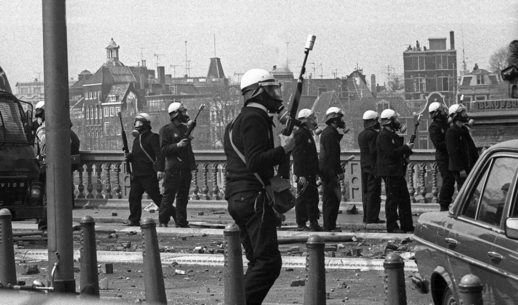 In de Nederlandse punkscene ging het gek genoeg minder om de muziek