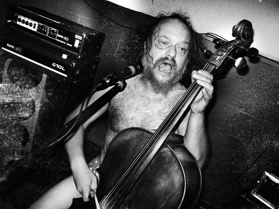 Mr. Marcaille è il violoncellista metal definitivo