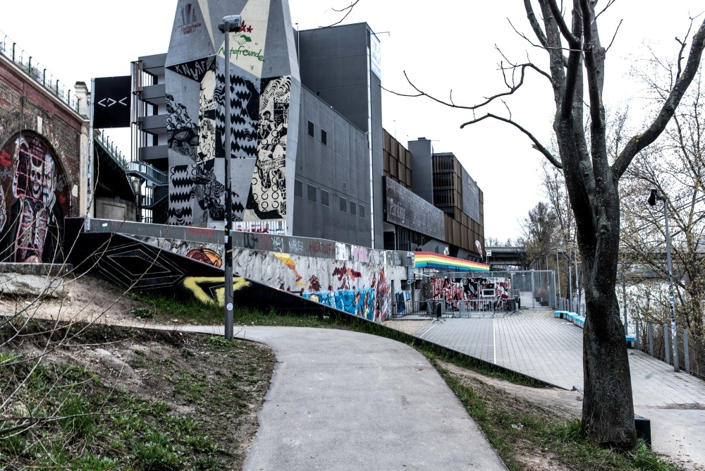 So surreal sehen Wiener Clubs im Tageslicht aus