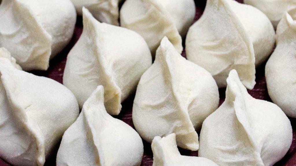 Dumplings gefüllt mit Schwein und Schnittlauch