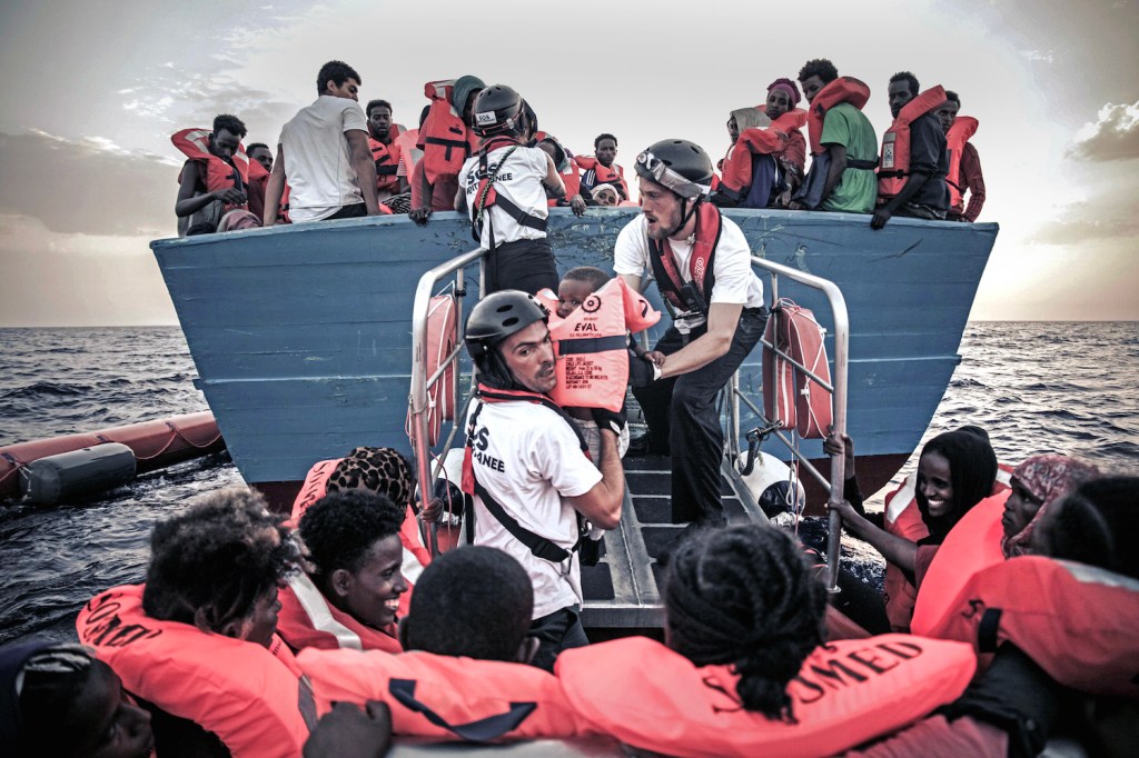 Wir haben mit einem Seenotretter gesprochen, der Flüchtlinge aus dem Mittelmeer holt