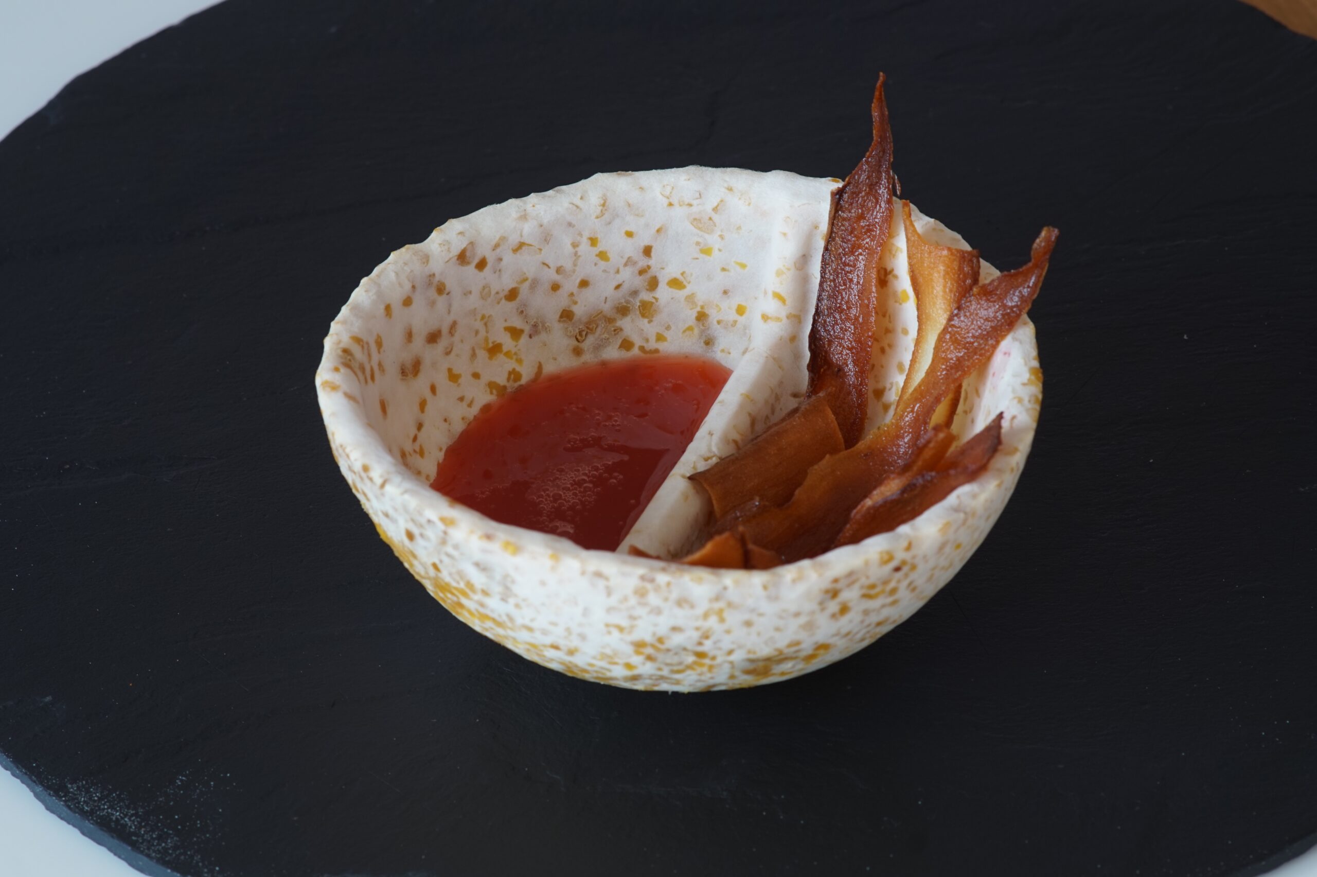 Een bakje dat Iris maakte als afstudeerproject.