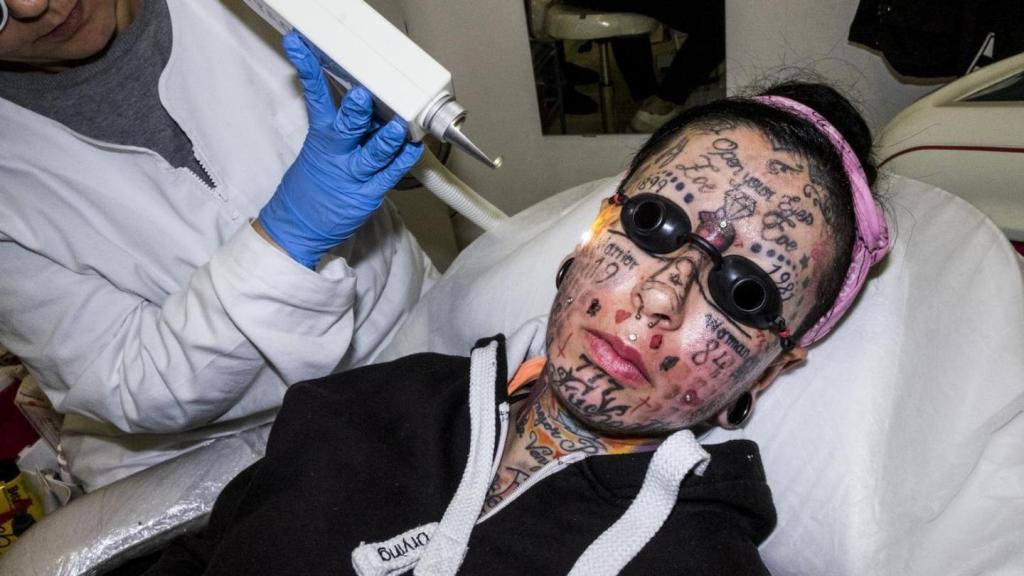 Cum e să fii cea mai tatuată femeie din Europa