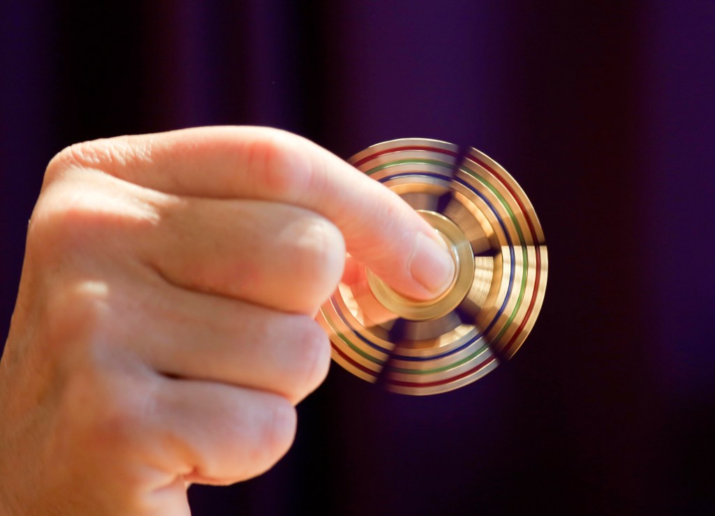 Warum Fidget Spinner das perfekte Gadget für eine äußerst unperfekte Zeit sind