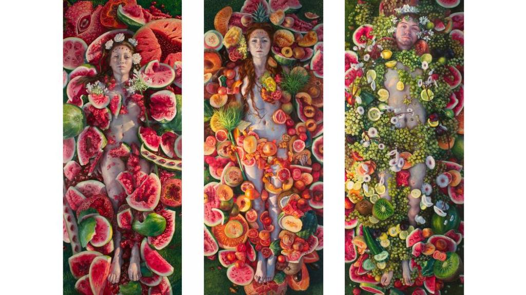 Nuditate acoperită-n fructe coapte