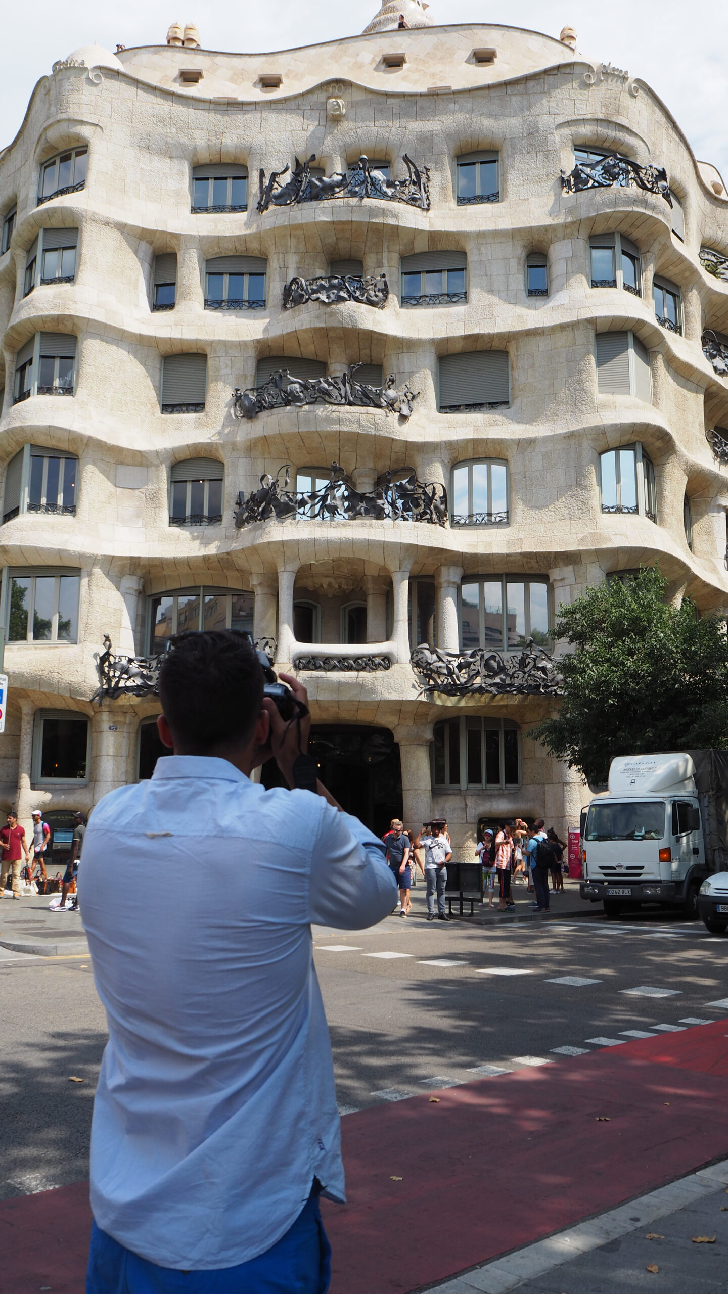 Barcelona turismo pol rodellar guiri la pedrera