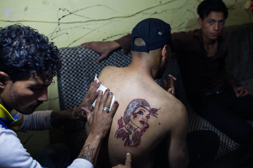 La résistance dans la peau : les tatoueurs de Mossoul
