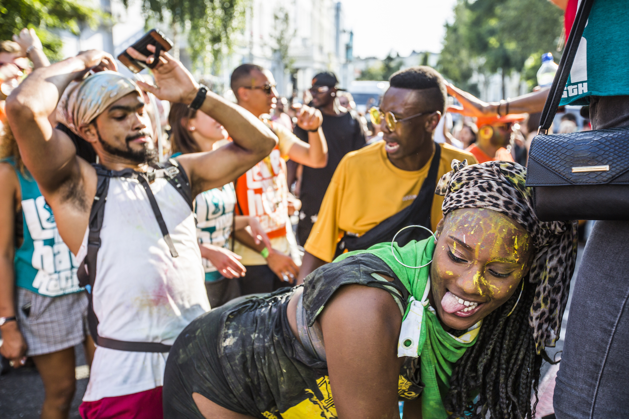 notting hill carnival 2017 people dancing
