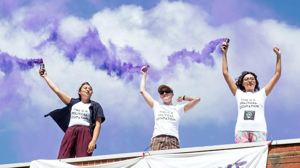 Feministiske aktivister besætter kvindefængsel