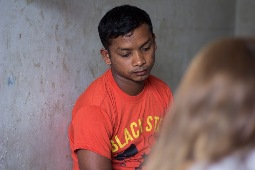 Refugiados na Indonésia, os Rohingya sofrem com a violência em seu país natal