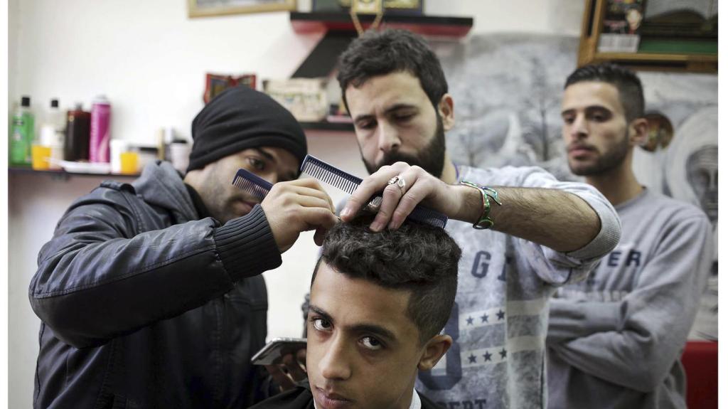 Knusse foto’s van kapperszaken in het Midden-Oosten