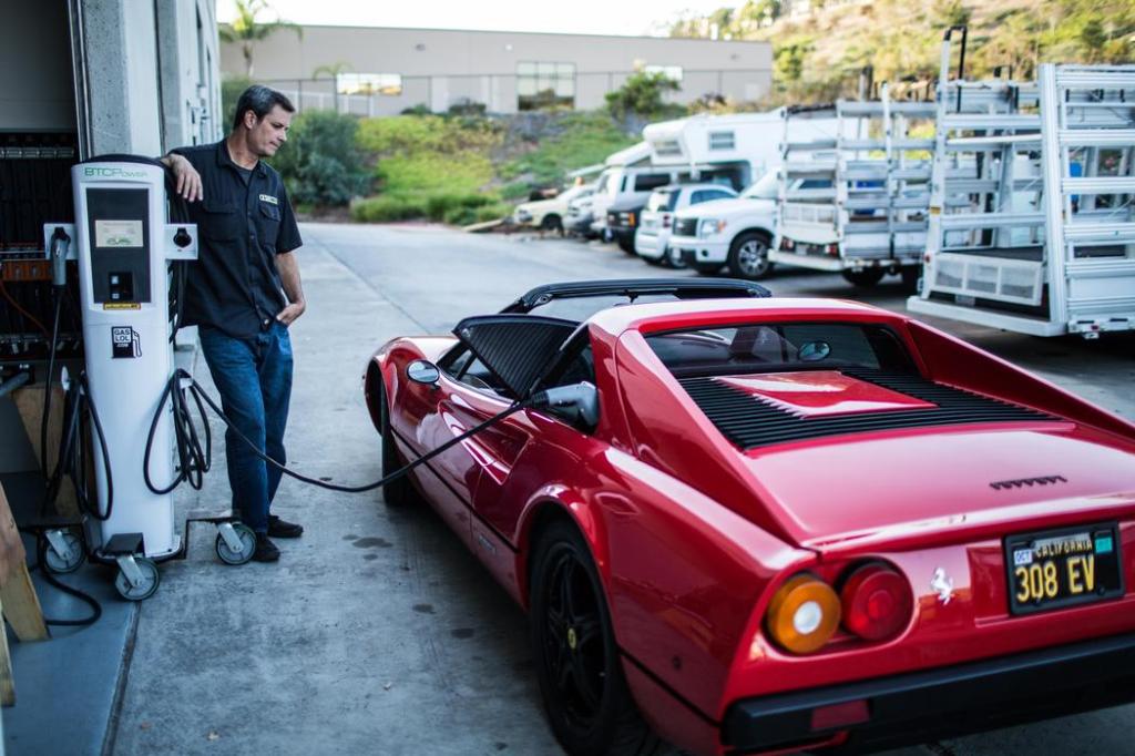 Γνωρίστε τους Μηχανικούς που Δημιούργησαν την Πρώτη Ηλεκτρική Ferrari