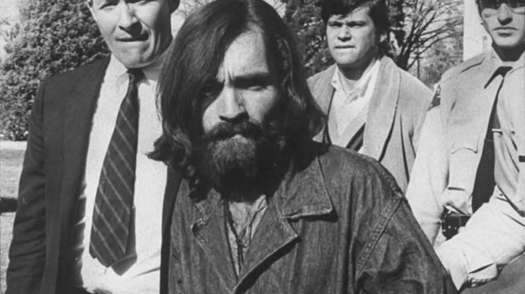 Por qué las personas siguen obsesionadas con los asesinatos de Manson