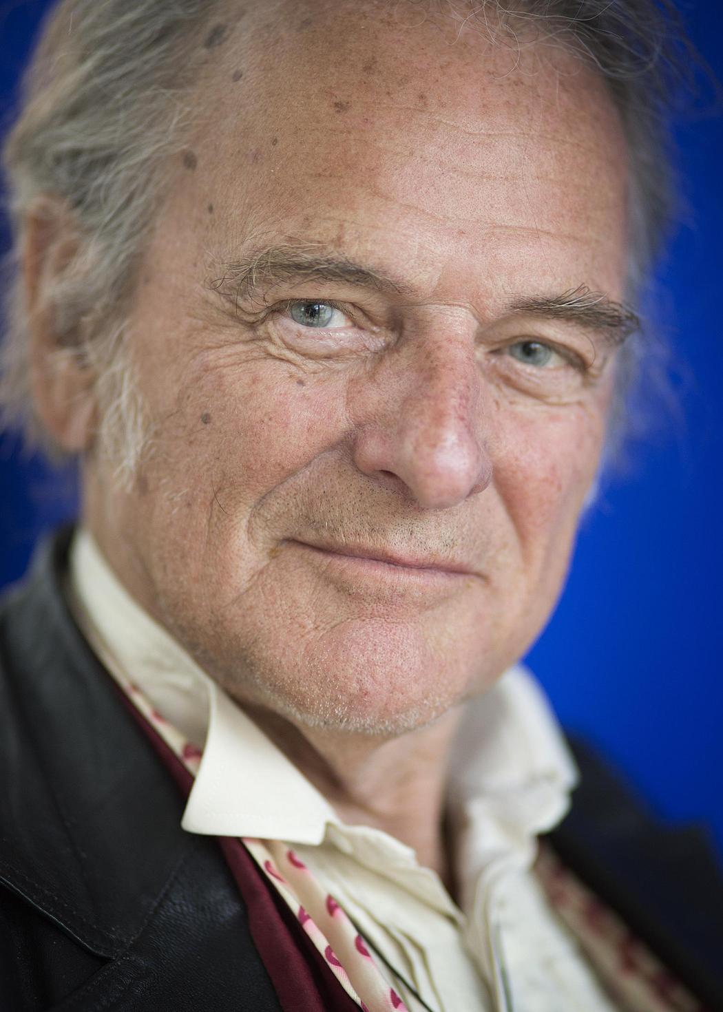 1517906321656-1517311179667-1516813083537-peter