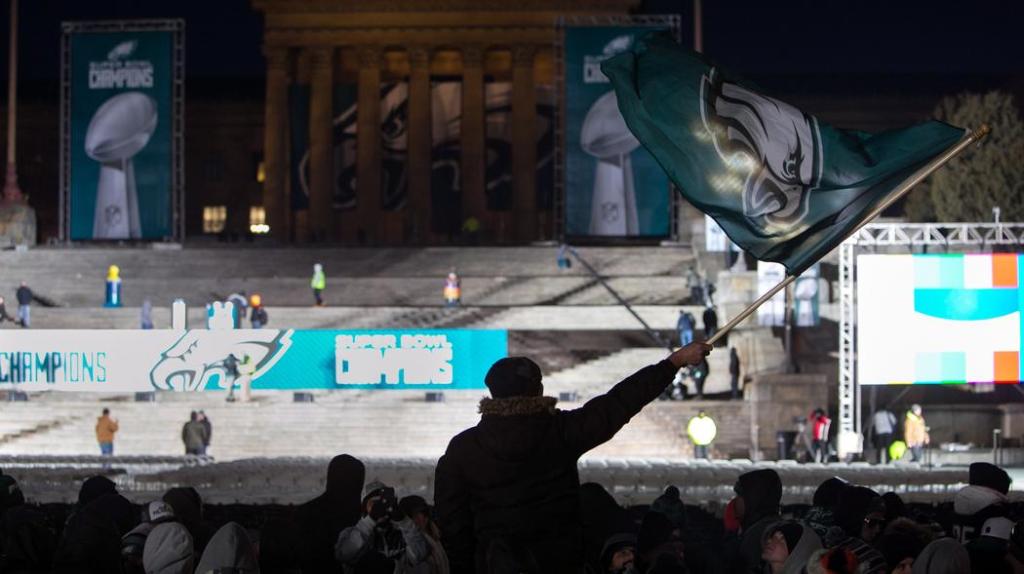 Dedos rotos y cenizas esparcidas: el desfile de la victoria de los Eagles