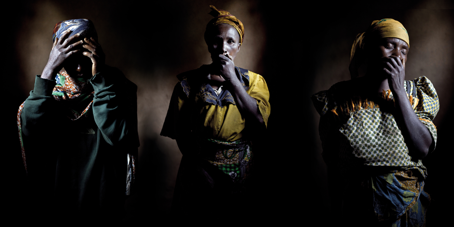 Aan het eind van 2011 werden Kwinanika Nigerian, 45, Abiya Gil, 45, en Nakambululo Torina, 30, verkracht door de troepen van de Rwandese FDLR, toen ze op weg waren naar hun werk op de akkers. Uit Raped Lives, door Gwenn Dubourthoumieu.