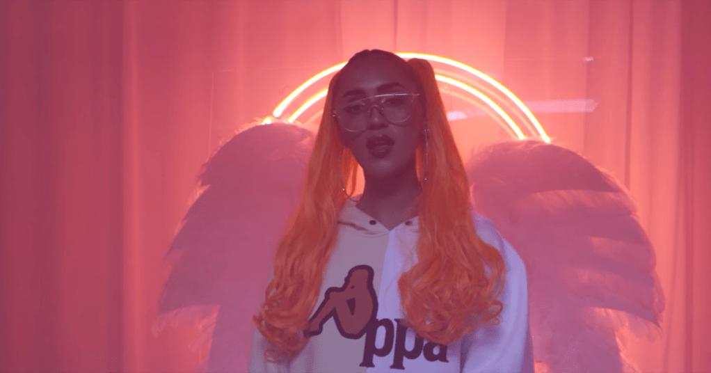 Video Premiere: LIZZ suelta el video para ‘Mercurio Lento’