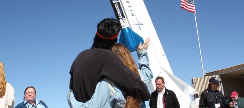 Alasan di Balik Tren ‘Menguburkan’ Anggota Keluarganya di Luar Angkasa