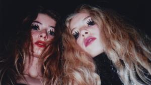 jeunes filles maquillées
