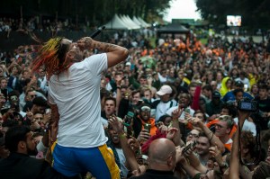 6ix9ine aka Tekashi69 tijdens zijn optreden op Fire Is Gold festival