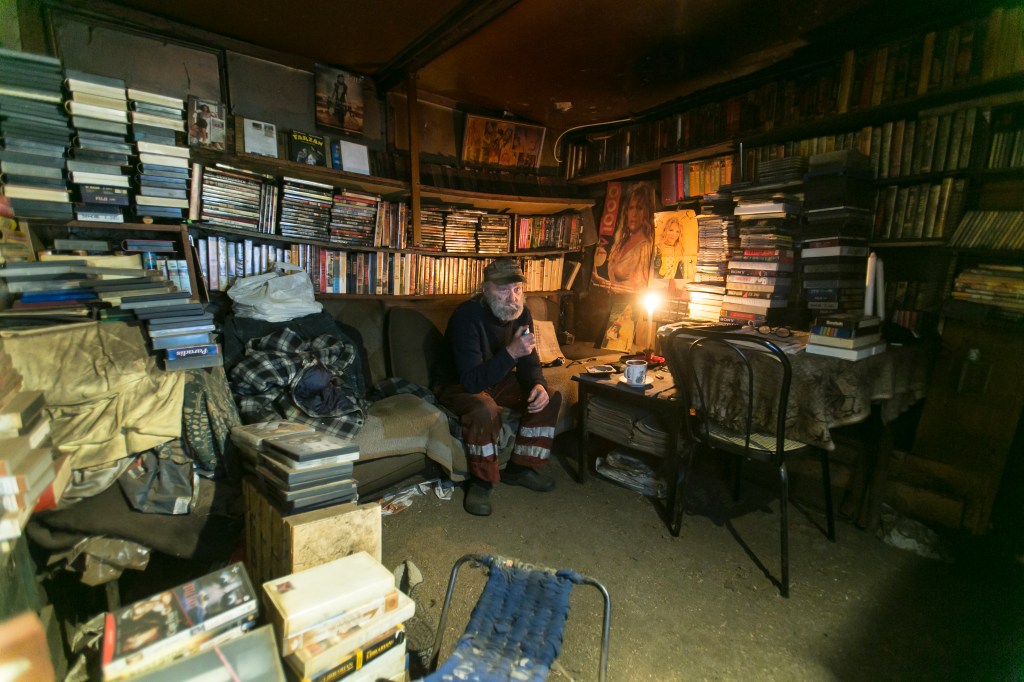 We vroegen een Deense kluizenaar wat je eet als je in een moeras woont