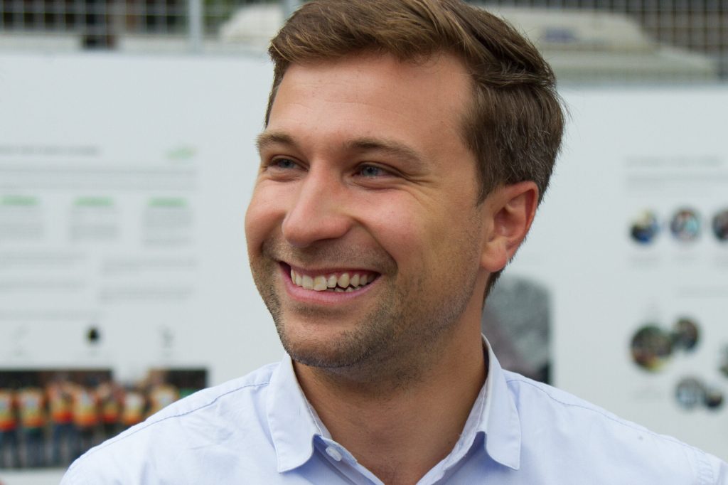 On a suivi Gabriel Nadeau-Dubois pendant une épluchette de blé d’Inde