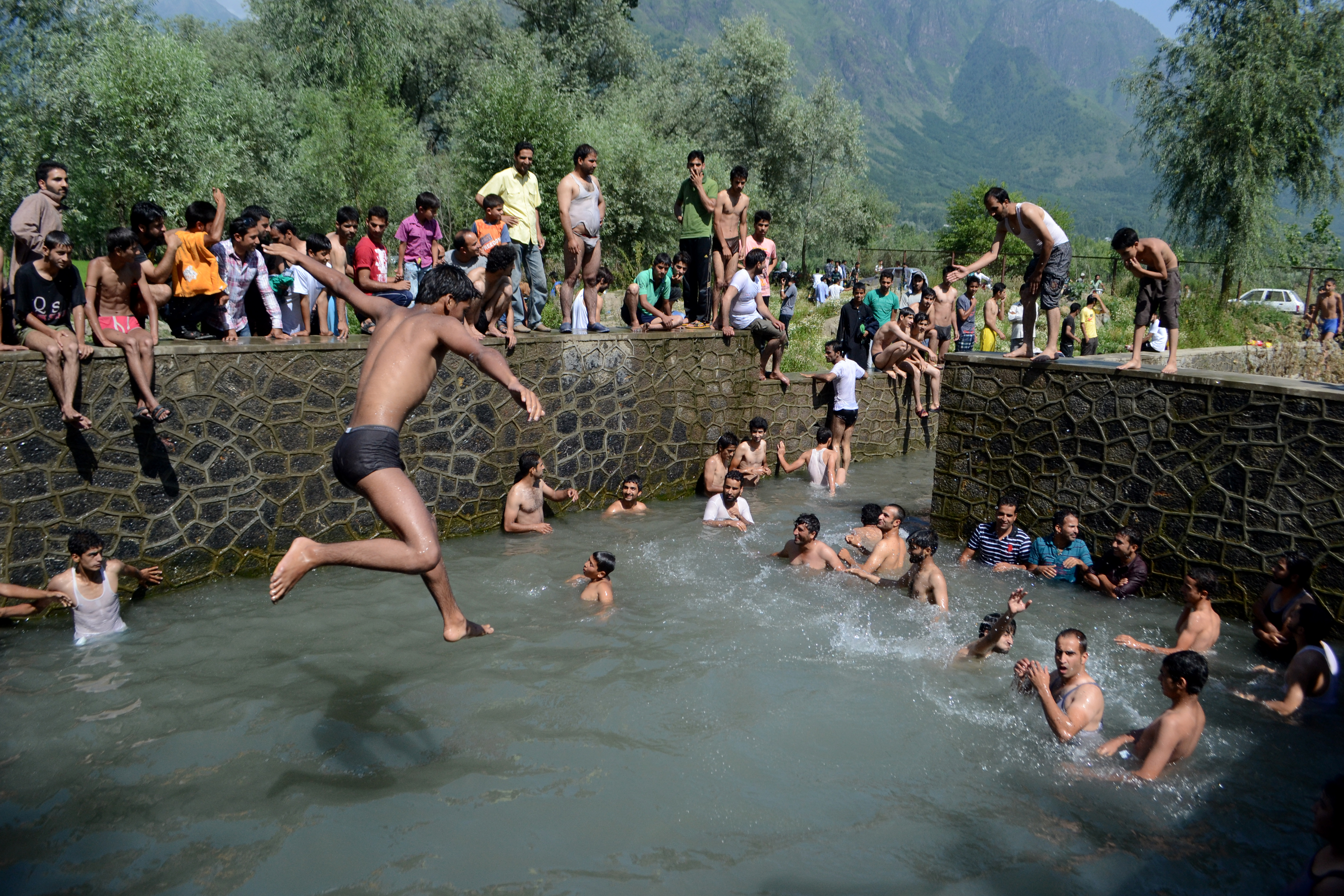 1536664660622-bathing-hot-ramazan-19