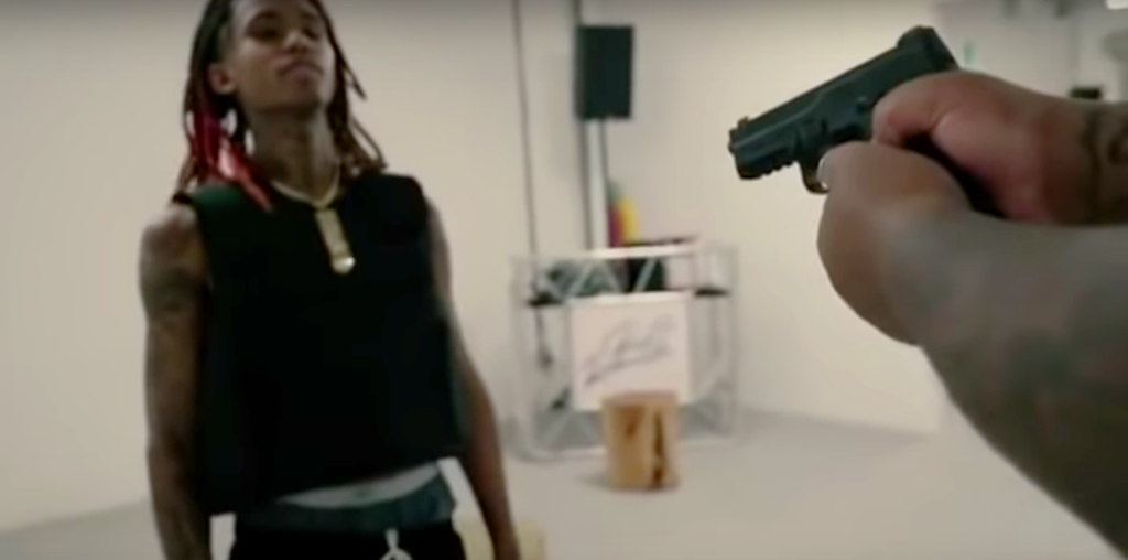 Rapper lässt für Promo auf sich schiessen und krümmt sich vor Schmerzen