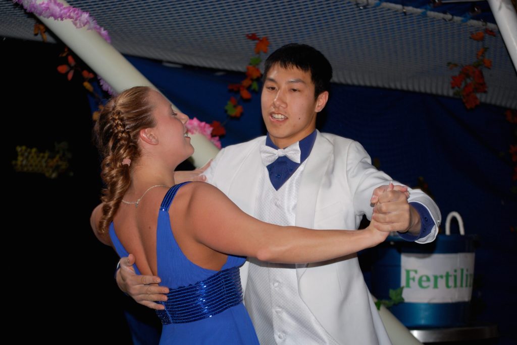 pareja bailando vals