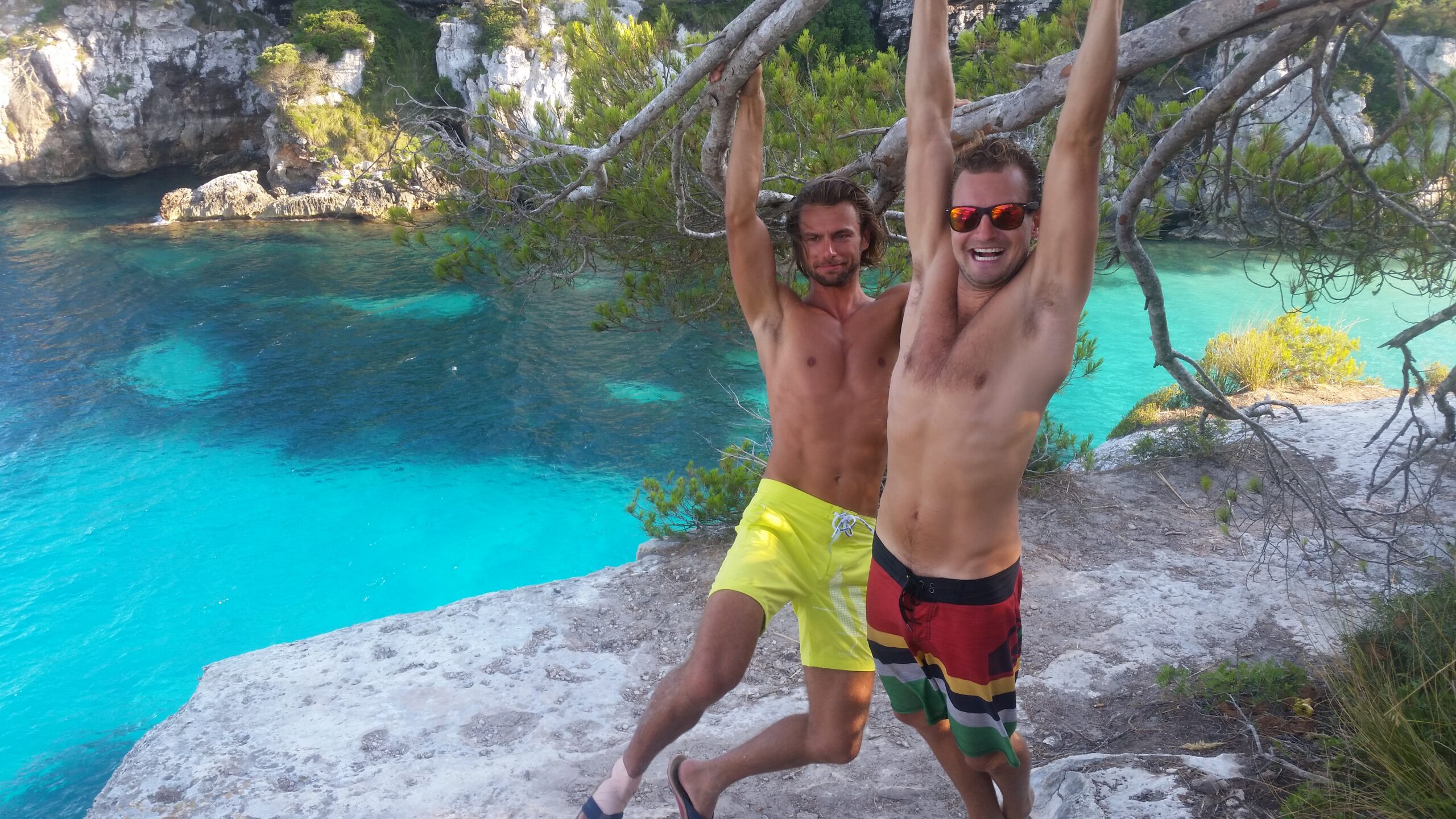 1540385092948-Hanging