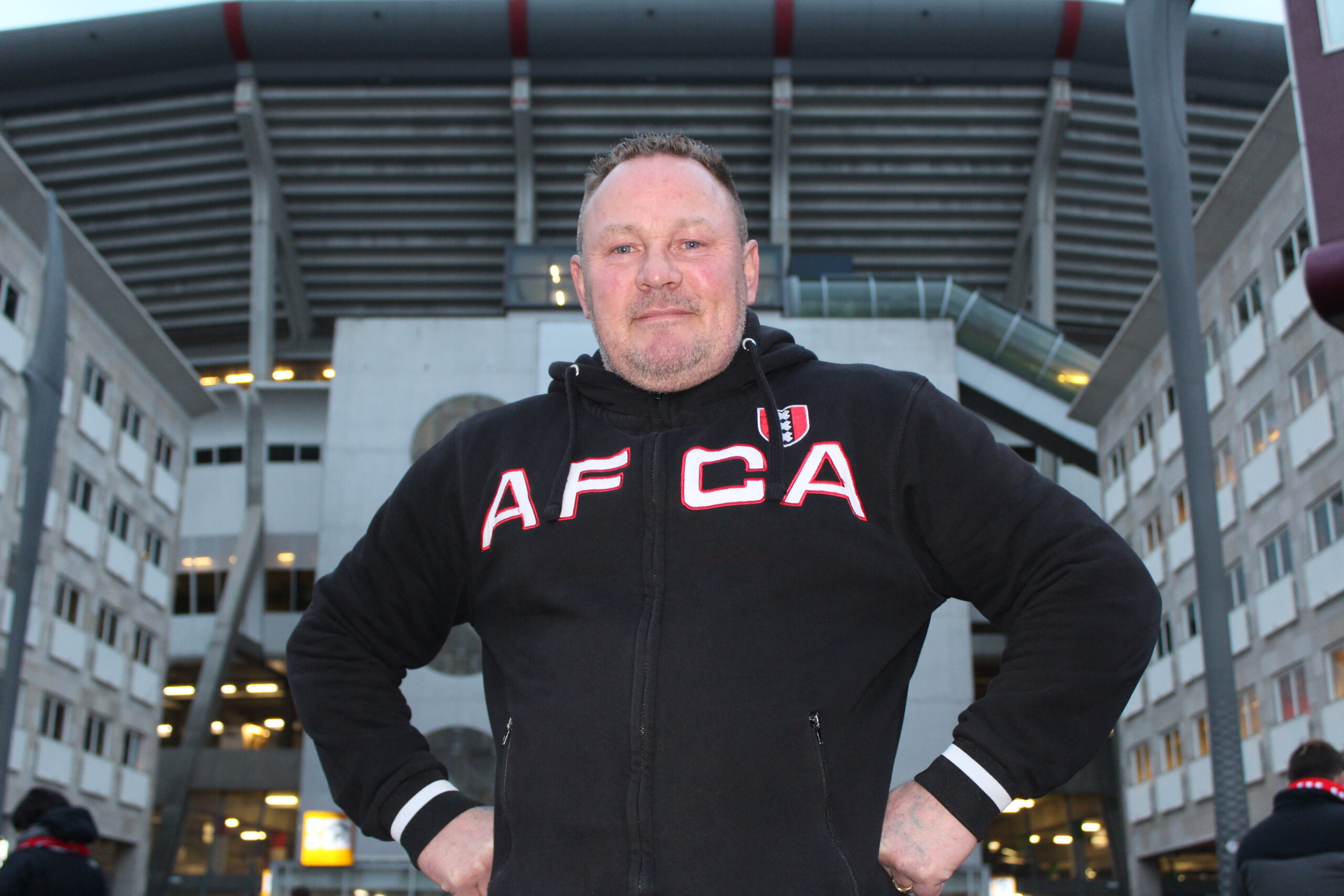 Appie voor de Arena.