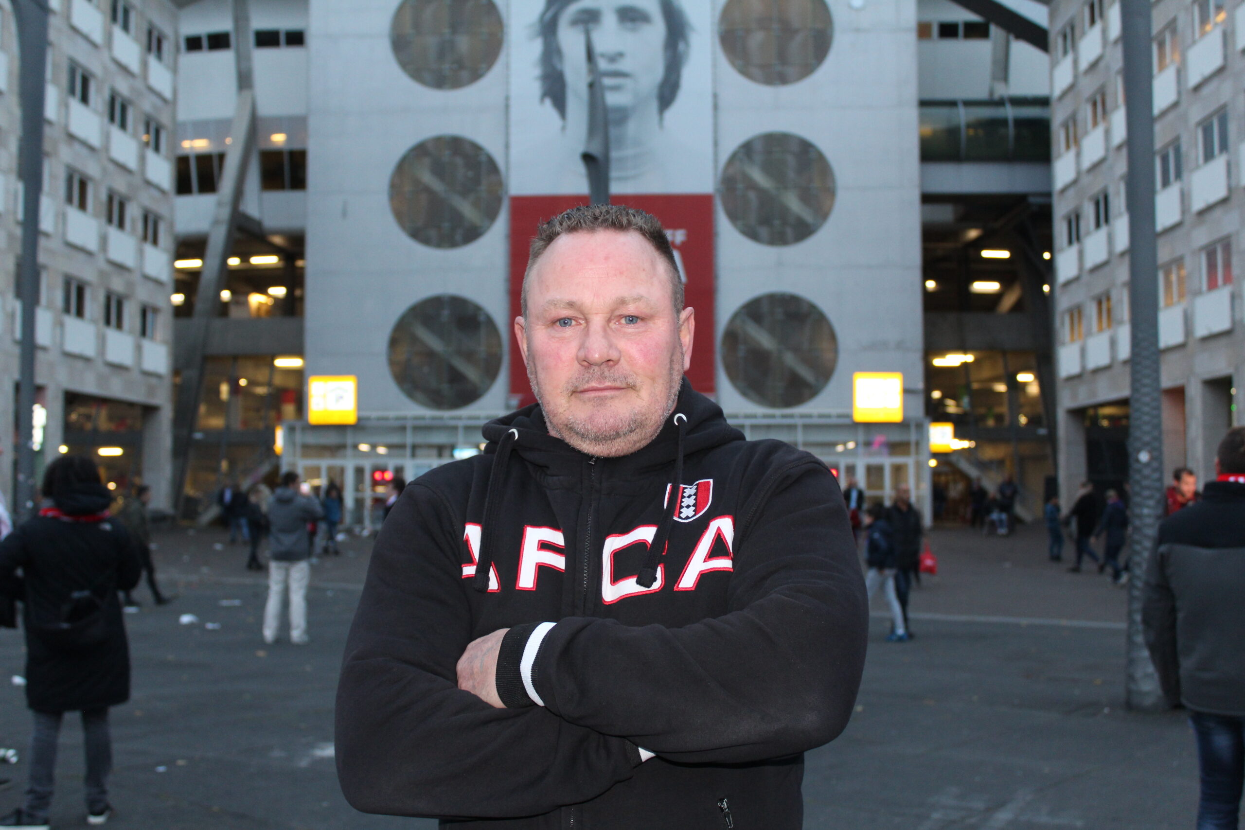 Appie voor de Arena.