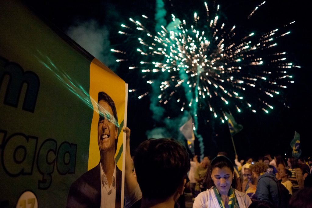 A comemoração em frente à residência de Bolsonaro