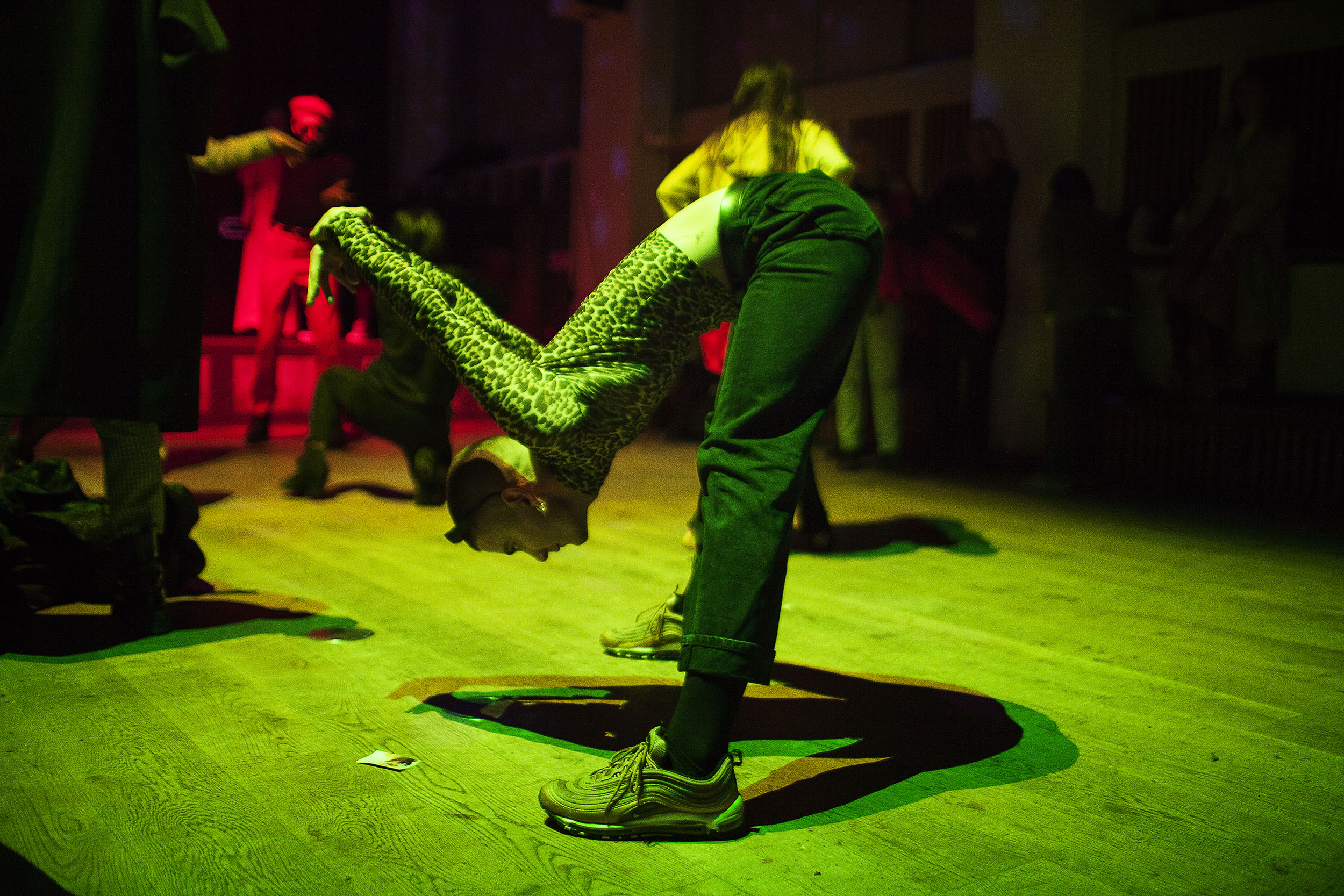 Voguing til ball i Absalonskirken af Amanda Hjernø