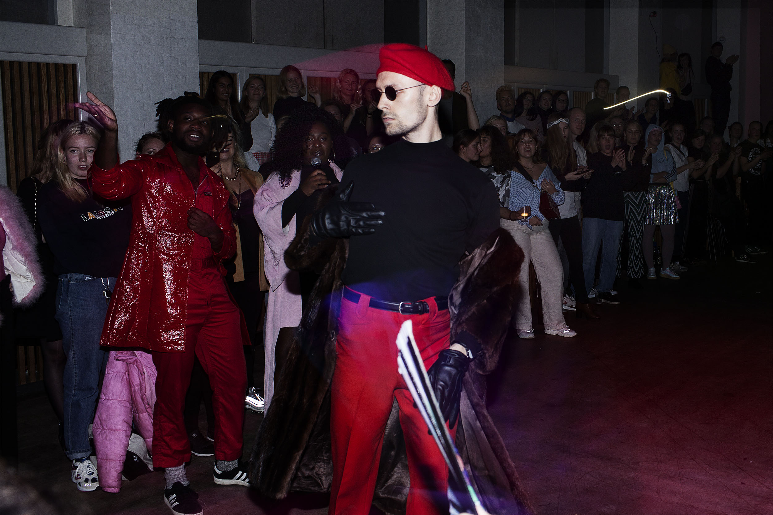 Voguing til ball i Absalonskirken af Amanda Hjernø