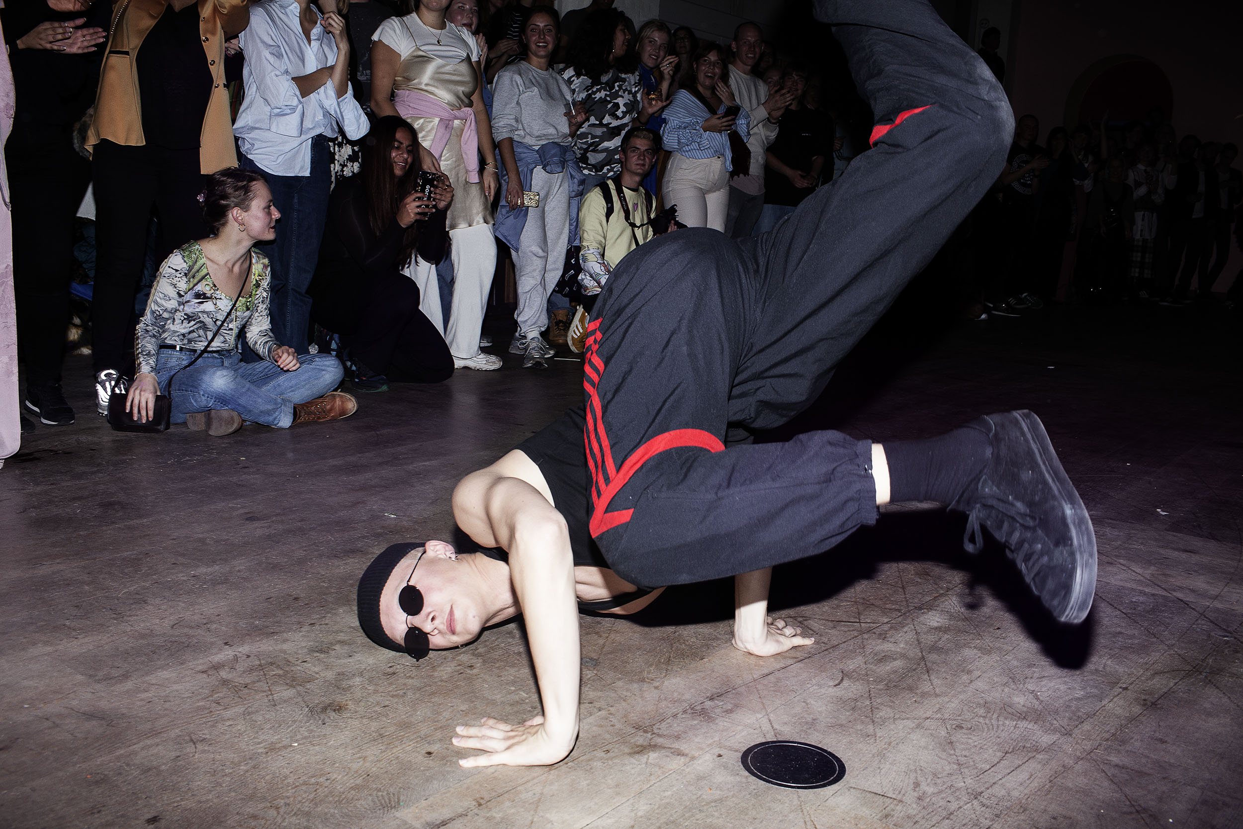 Voguing til ball i Absalonskirken af Amanda Hjernø