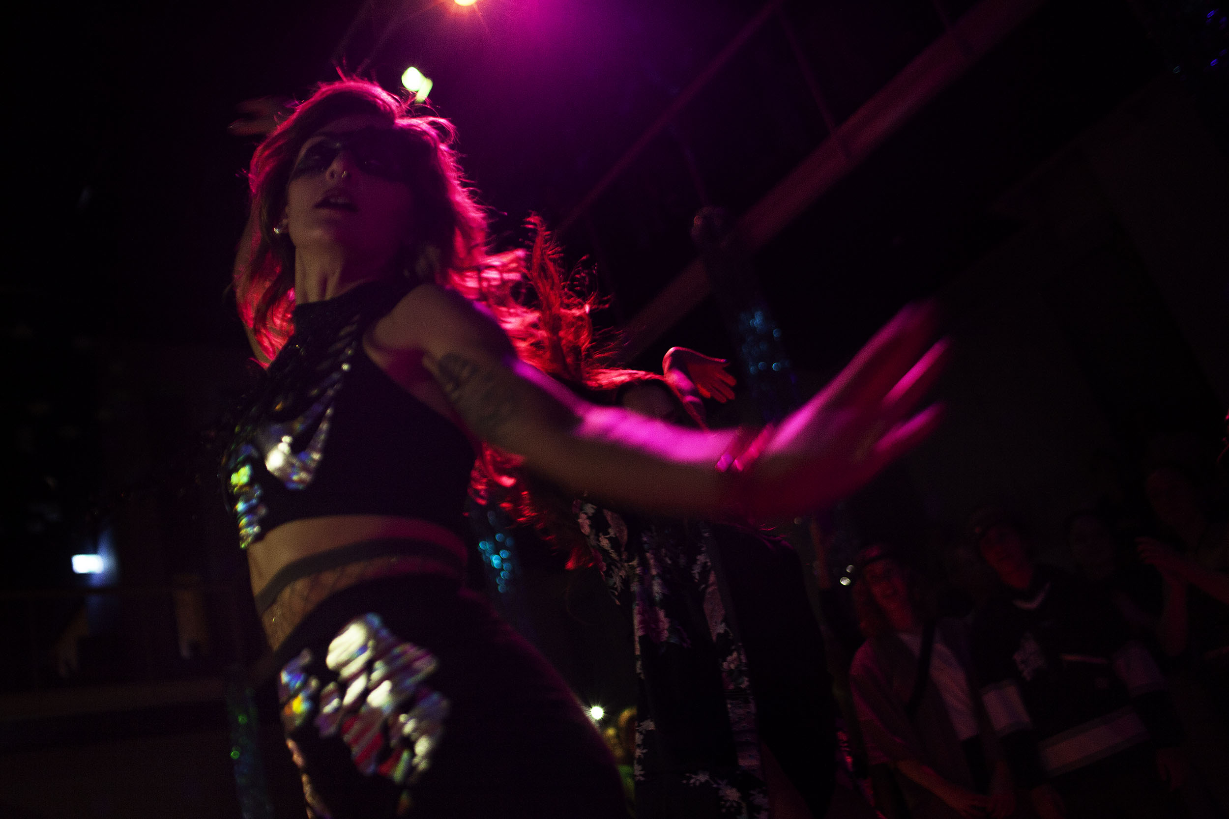 Voguing til ball i Absalonskirken af Amanda Hjernø