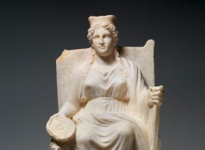 Eine Marmorstatue der Göttin Kybele aus dem Metropolitan Museum of Art.