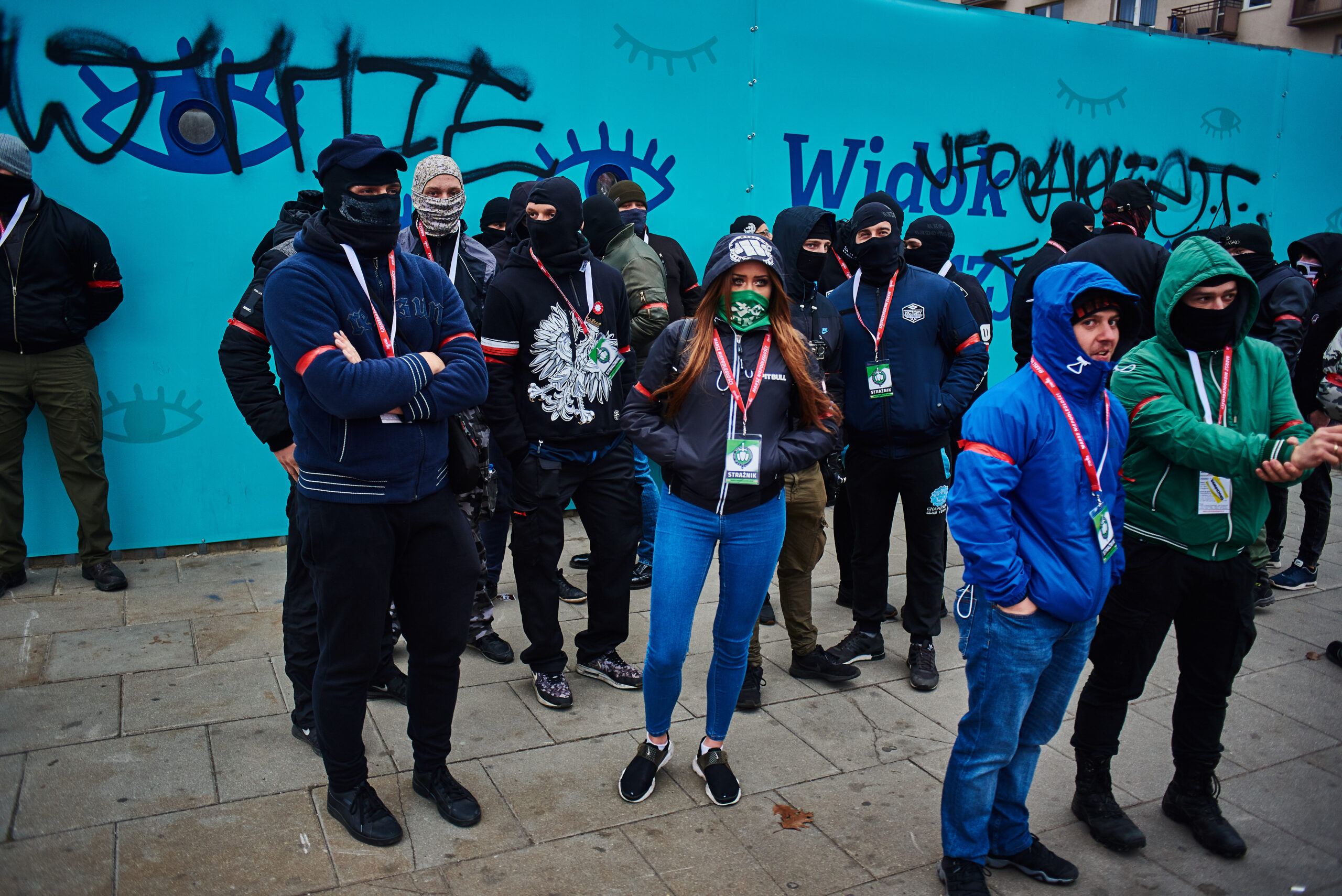 Zamaskowane osoby na Marszu Niepodległości