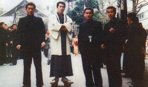 昭和の美徳は、今や過去の話。賛美された価値観が、批判の的となっている。その象徴的な一例が、大学の応援団。思わず笑みが出てしまうほどの数々のエピソードを聞いた。その伝説は、人間にとって本当に〈悪〉なのだろうか。