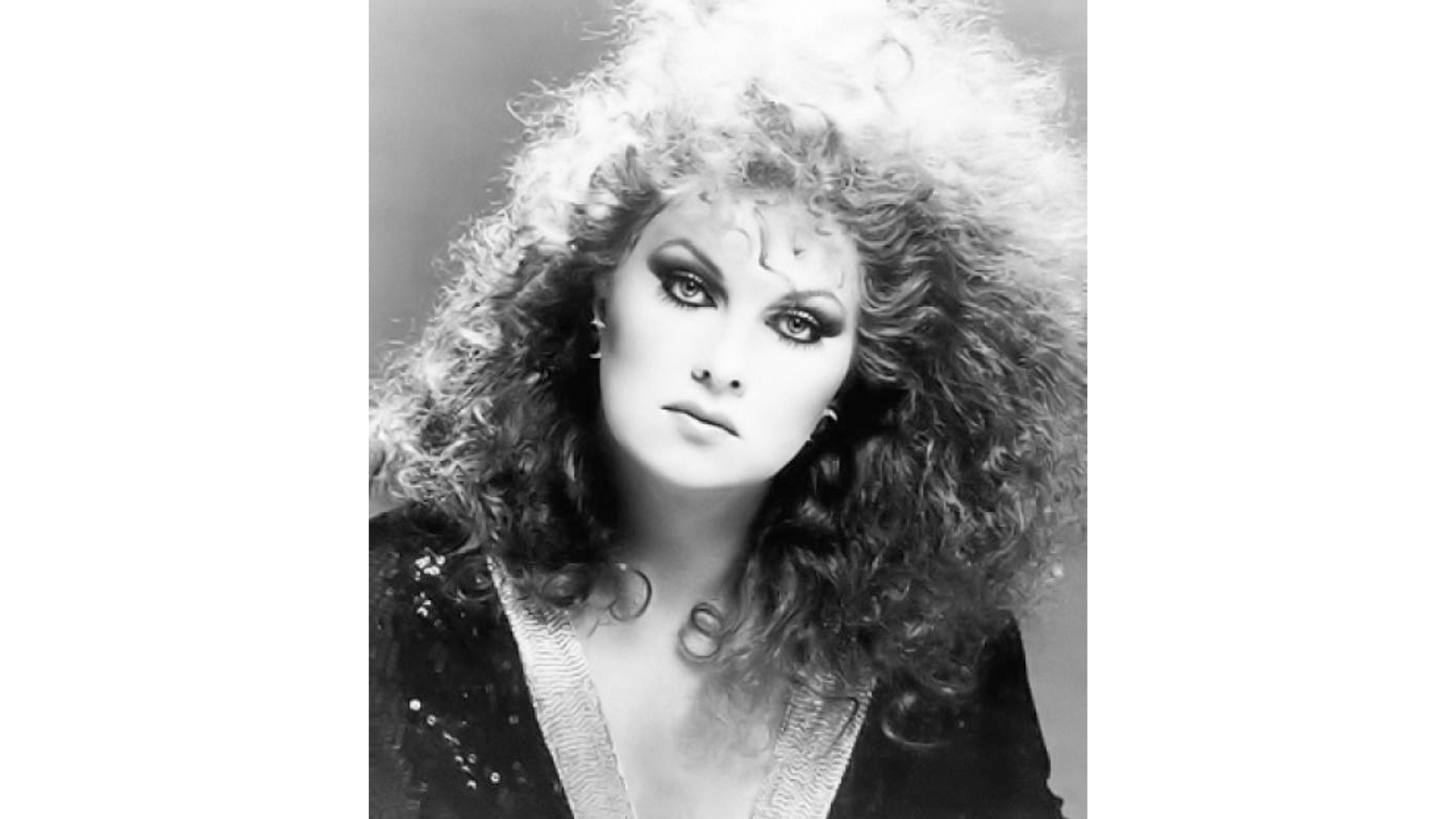 1543612541453-chilli-bw