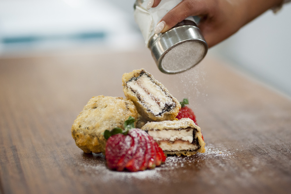 1543888649319-PettinauR_vicechickensalt_28